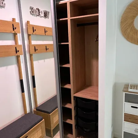 Climatise 600m De La דירה