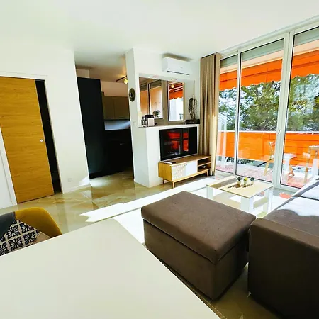 Apartman Climatise 600m De La